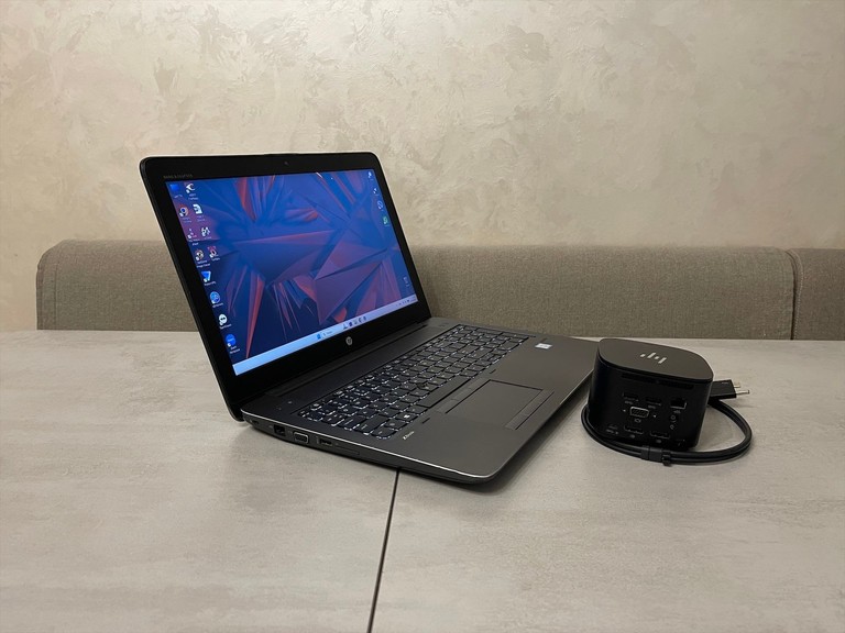 Дешиво HP Zbook 15 G4, 15,6 FHD, i7-7700HQ, 256GB SSD, 16GB DDR4, Nvidia M1200 4GB, докстанція с ломбарда