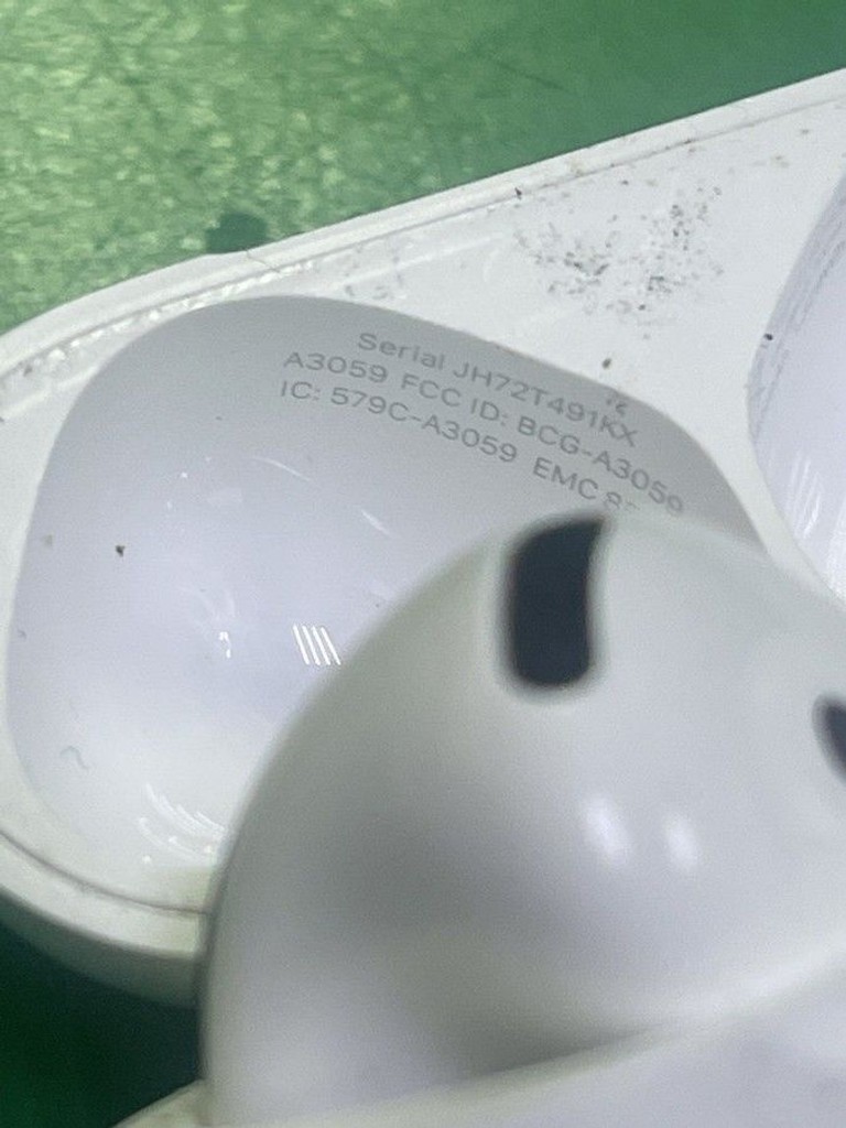 Объявление Apple airpods 4 with active noise cancellation Б/У