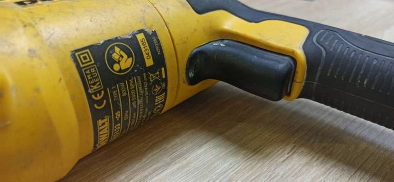 Дешево Dewalt d25133qs з ломбарду