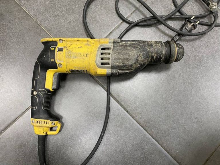 Dewalt D25143K