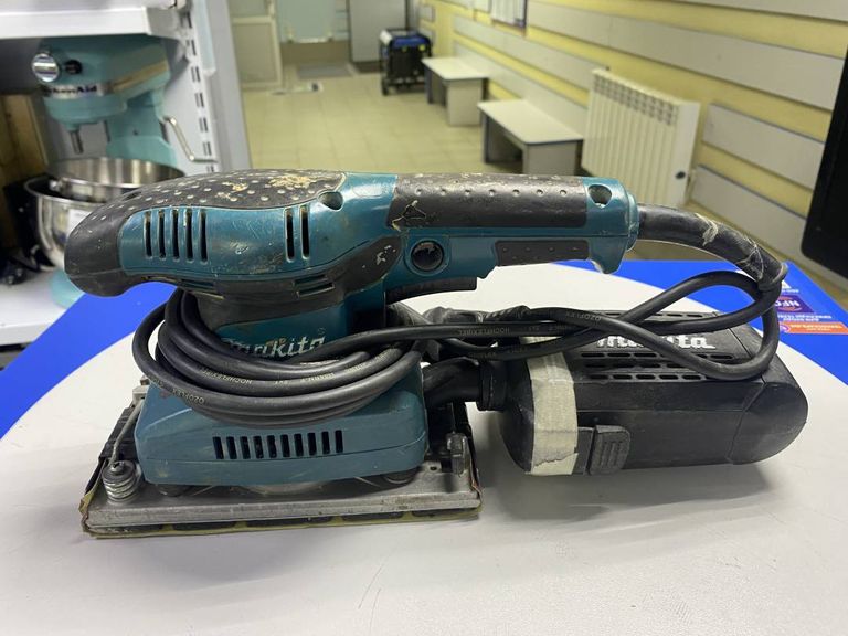 Makita BO3710