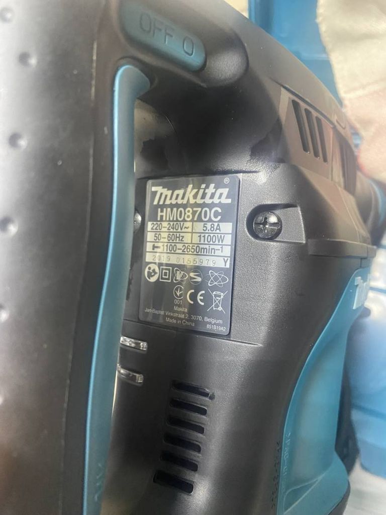 Makita HM0870C