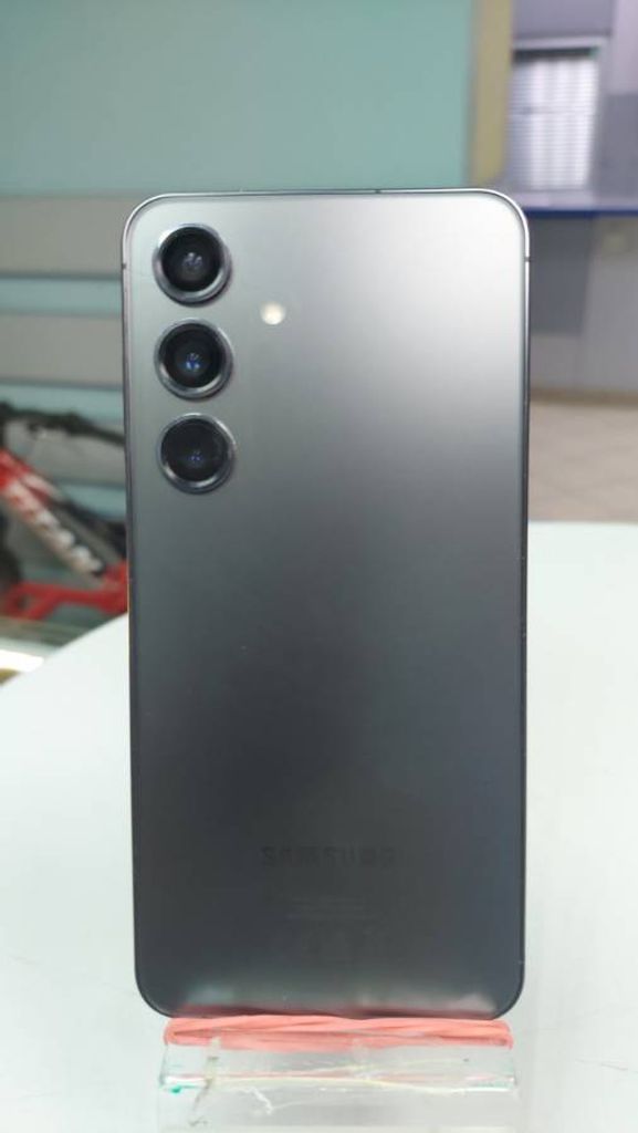 Дешиво Samsung galaxy s24 8/128gb с ломбарда