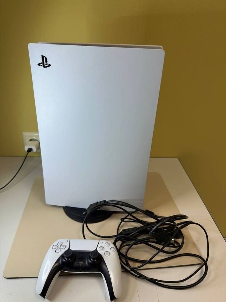 Купить Sony PlayStation 5 Digital Edition 825GB Б/У