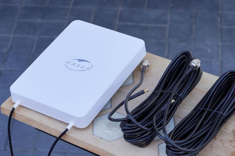 Купить Зовнішня 5G-антена KASER Monobanda N78 3300-3800 MHz Panel Mimo з коефіцієнтом підсилення до 15 dBi, кабелі T240 10 м - V4. Нова Б/У