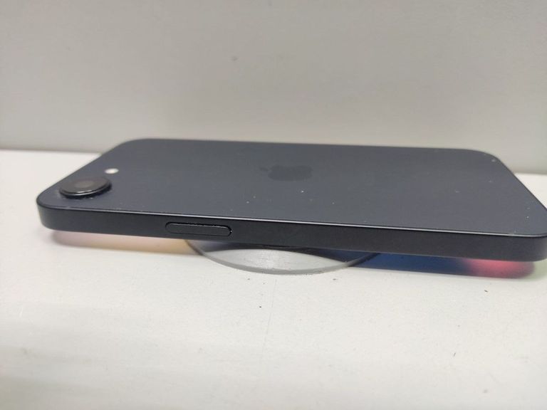 Apple iPhone 16e 128GB Black Код:01-200554513. Зображення 6