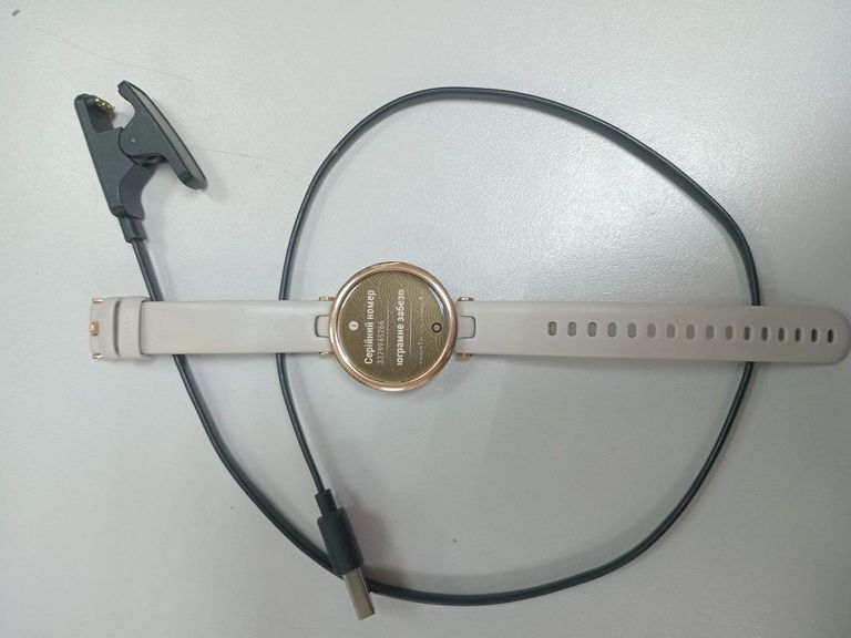 Дешево Garmin Lily Classic Edition - Cream Gold Bezel w. Braloba G. Case and Italian L. Band (010-02384-A2/B2) з ломбарду