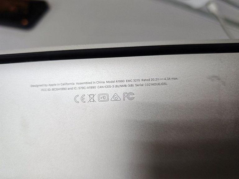 Купить Apple macbook pro/a1990/ core i7 2,2ghz/ ram16gb/ ssd256gb/ amd pro 555x 4gb/ retina, touch bar Б/У