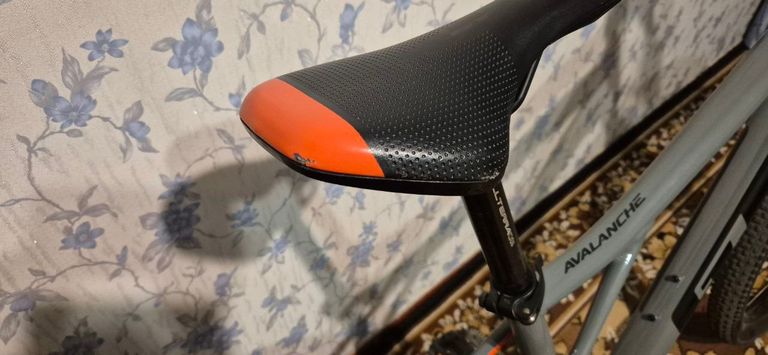 Дешиво Gt bicycles Avalanche Sport 29" 2023 / рама 52см gloss gray&orange fade w/black&orange с ломбарда