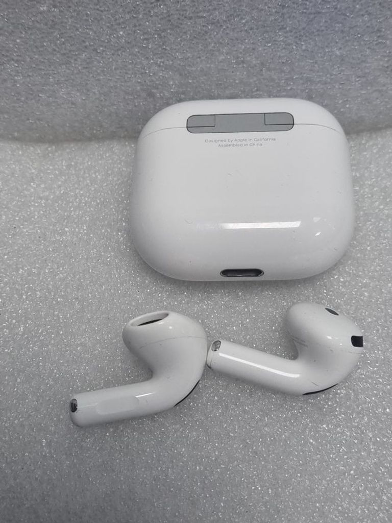 Дешево Apple airpods 4 з ломбарду