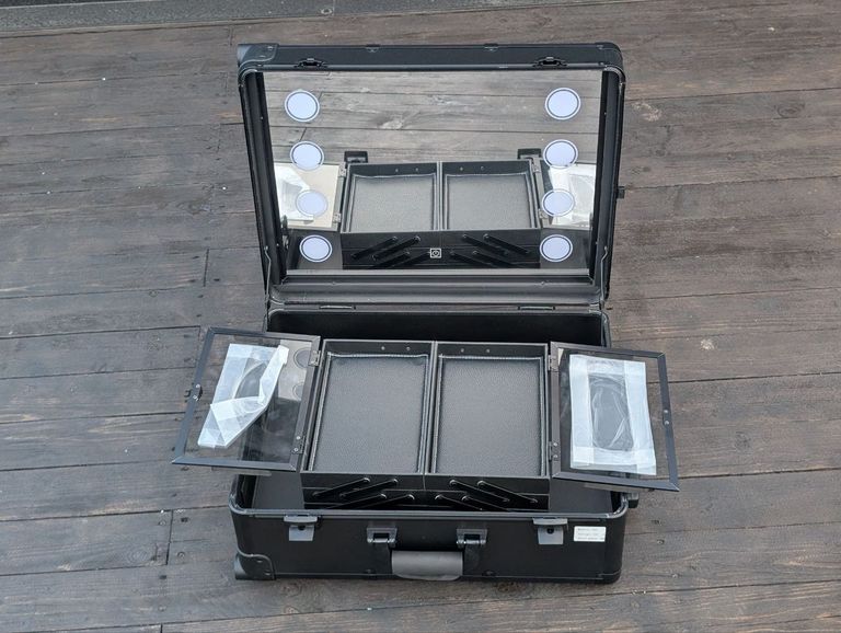 Купити Fashion з підсвіткою і дзеркалом Б/У