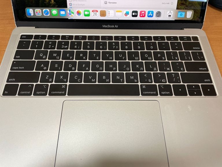 Дешиво Apple macbook air a1932 13,3" core i5 1,6ghz/ram8gb/ssd128gb/intel uhd graphics 617 с ломбарда