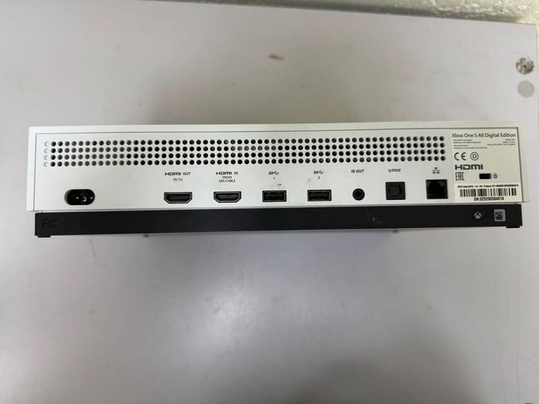 Дешиво Microsoft Xbox One S 1TB с ломбарда