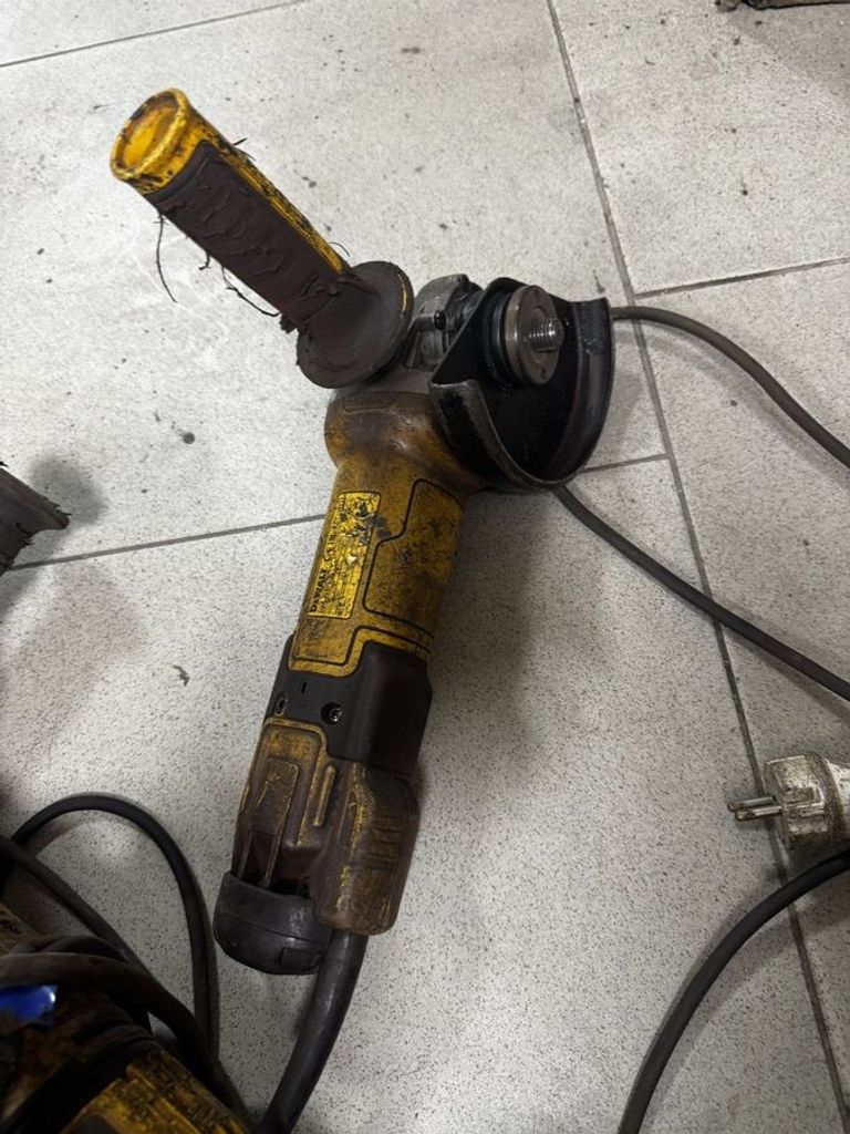 Дешево Dewalt DWE4599 з ломбарду