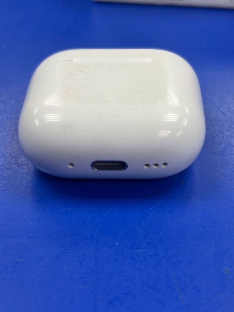 Дешево Apple airpods 4 with active noise cancellation з ломбарду