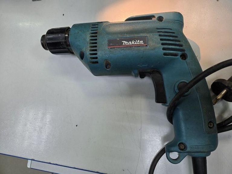 Купити Makita 6821 Б/У