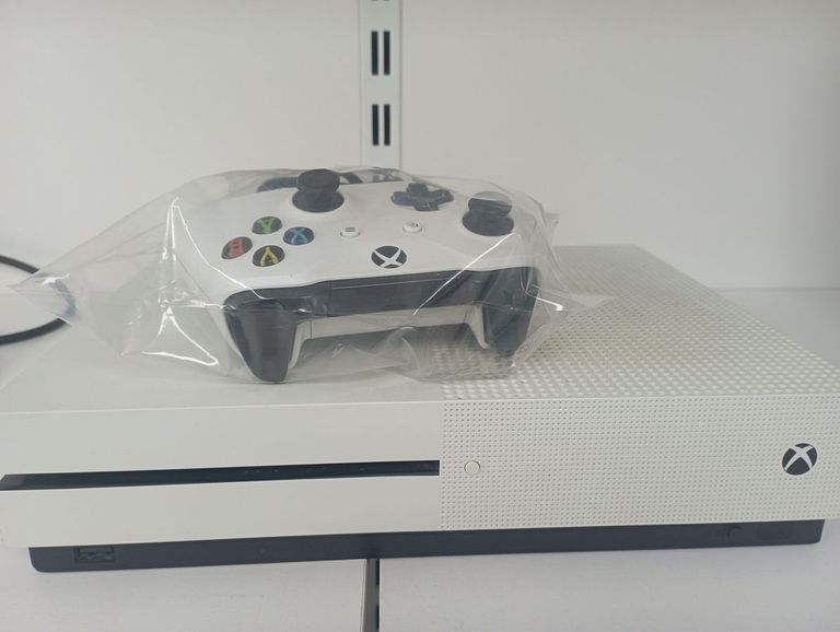 Купити Microsoft Xbox One S 500GB Б/У
