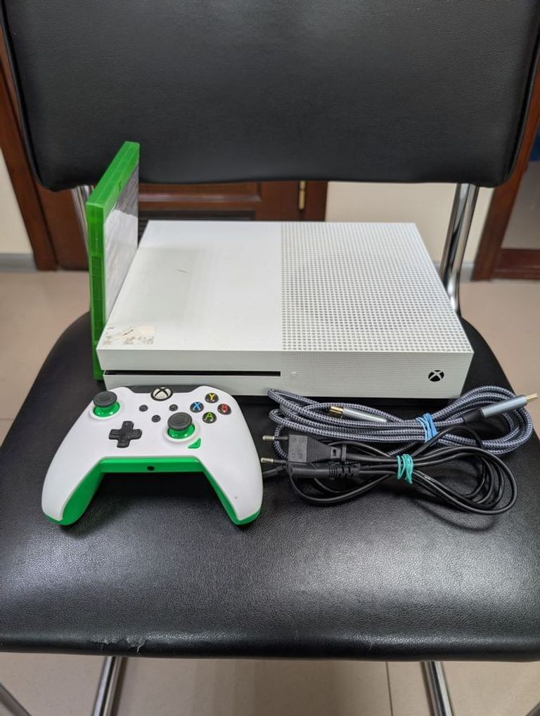 Купить Microsoft Xbox One S 1TB Б/У