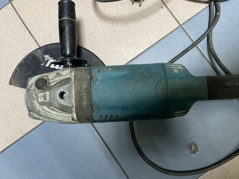 Купити Makita GA9020 Б/У
