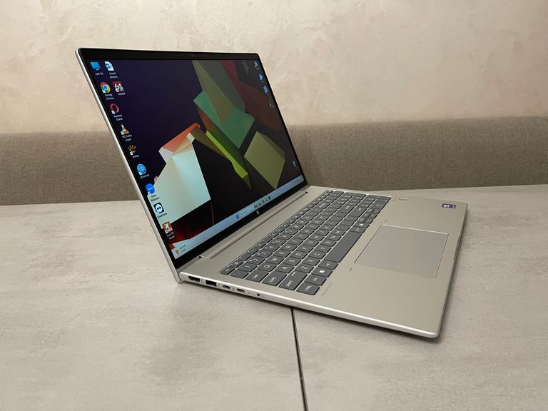Дешево Ультрабук HP ProBook 460 G11, 16" FHD+ IPS, Ultra 5 125U, 16GB, 256GB SSD з ломбарду