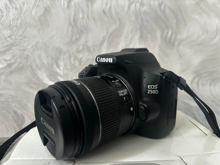 Купить Canon EOS 250D kit (18-55mm) EF-S IS STM (3454C007) Б/У