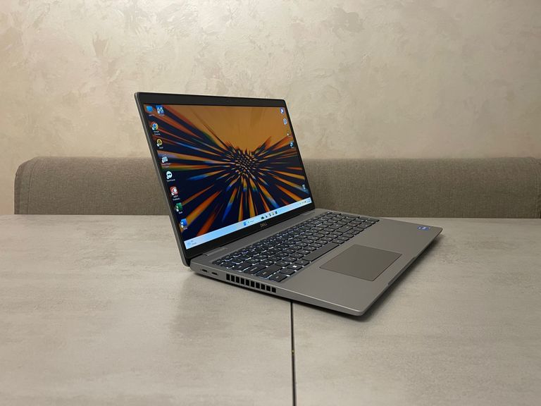 Дешево Dell Latitude 5530, 15,6" FHD IPS, i5-1235U, 16GB, 256GB з ломбарду