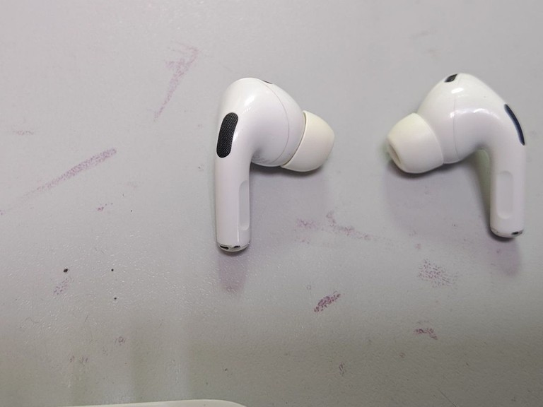 Купить Apple airpods pro 2nd generation magsafe Б/У