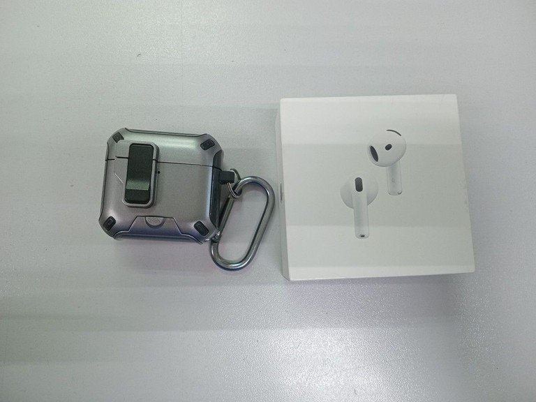 Дешево Apple airpods 4 with active noise cancellation з ломбарду