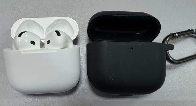 Купити Apple airpods 4 Б/У
