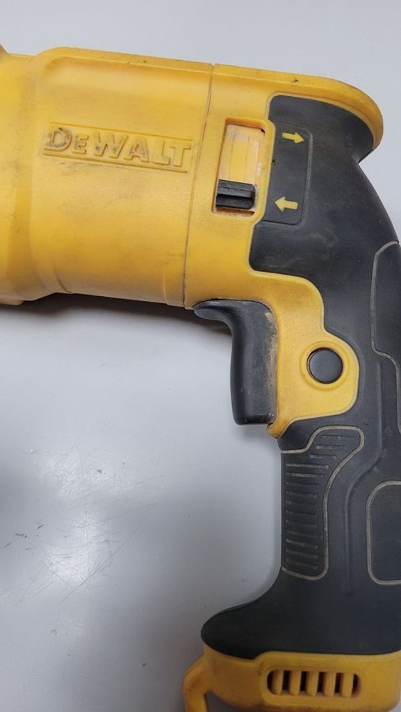 Дешево Dewalt D25144K з ломбарду