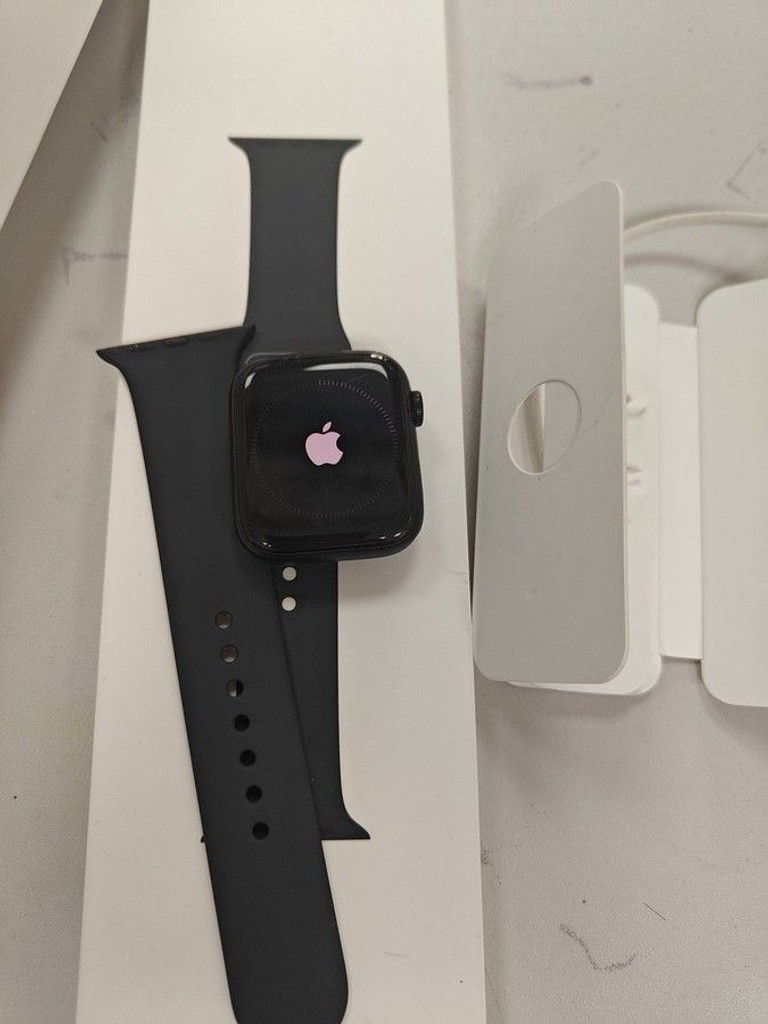 Купити Apple watch se 2 gps 44mm aluminium case Б/У