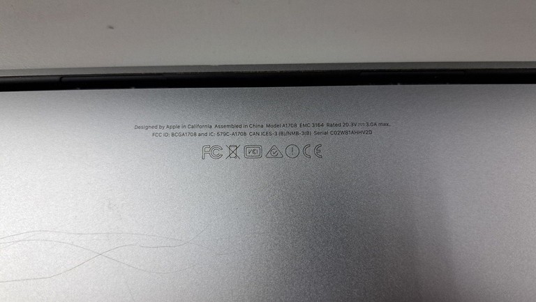 Дешево Apple a1708 /macbook pro 13,3" core i5 2,3ghz/ram8gb/ssd 256gb/intel iris plus graphics 640 з ломбарду