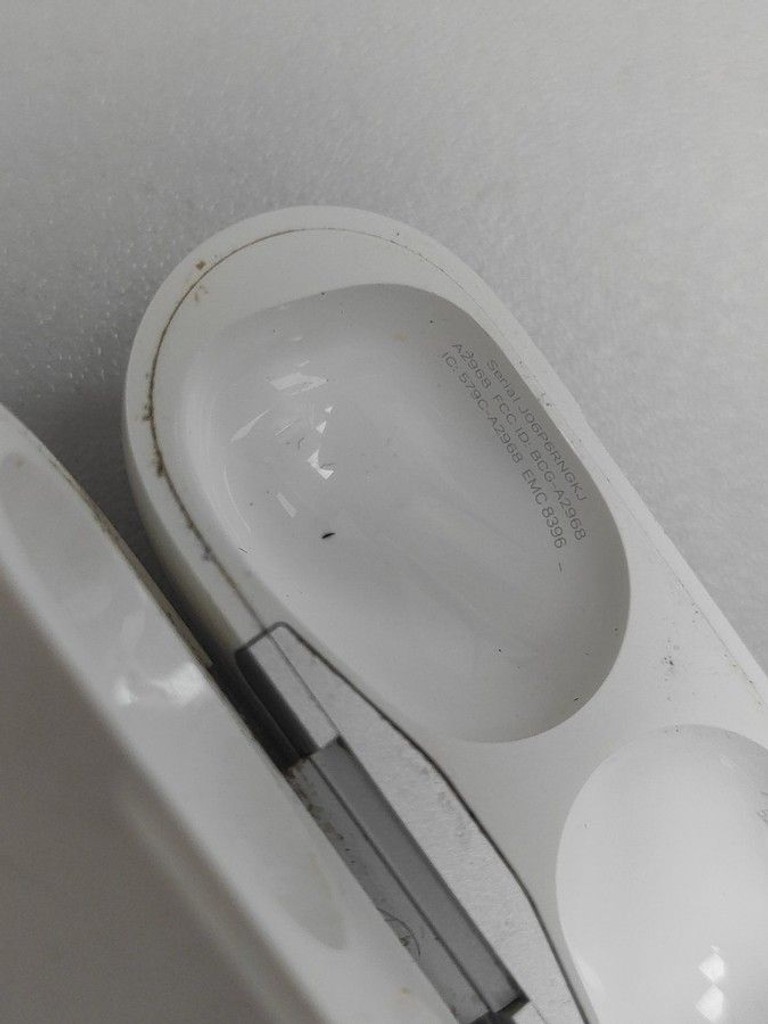 Купити Apple airpods pro 2nd generation with magsafe charging case usb-c Б/У