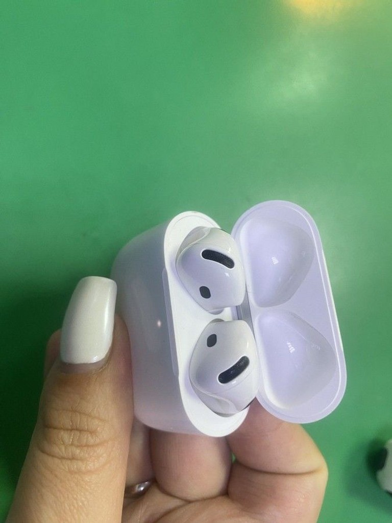 Дешево Apple airpods 4 з ломбарду