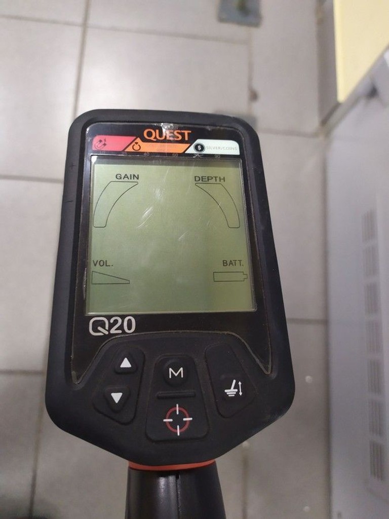 Оголошення Quest Q20 Б/У