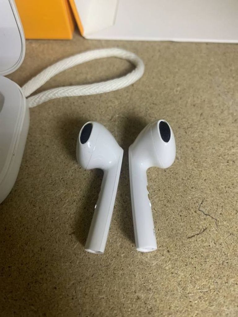 Дешиво Omthing Airfree Pods TWS EO005 White с ломбарда
