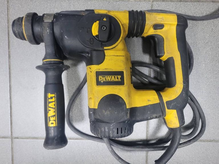 Dewalt D25323K