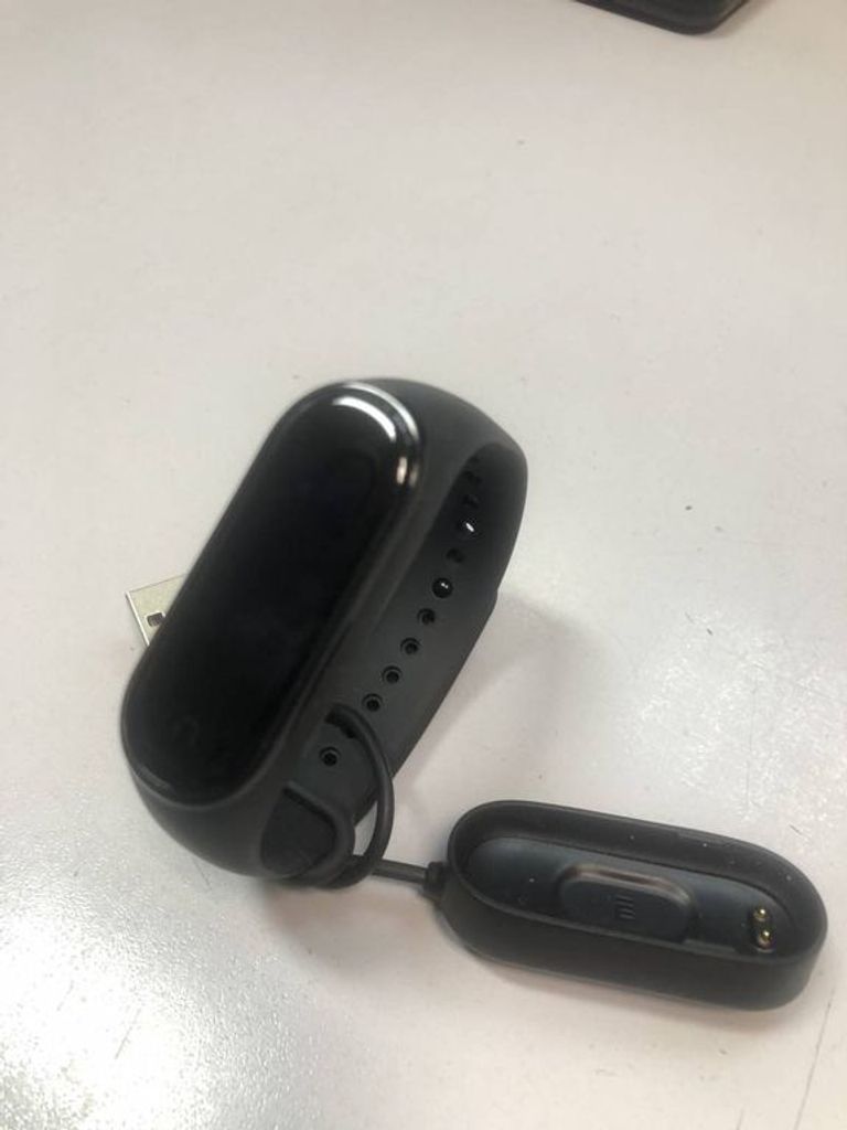 Купить Xiaomi Mi Smart Band 4 Black Б/У