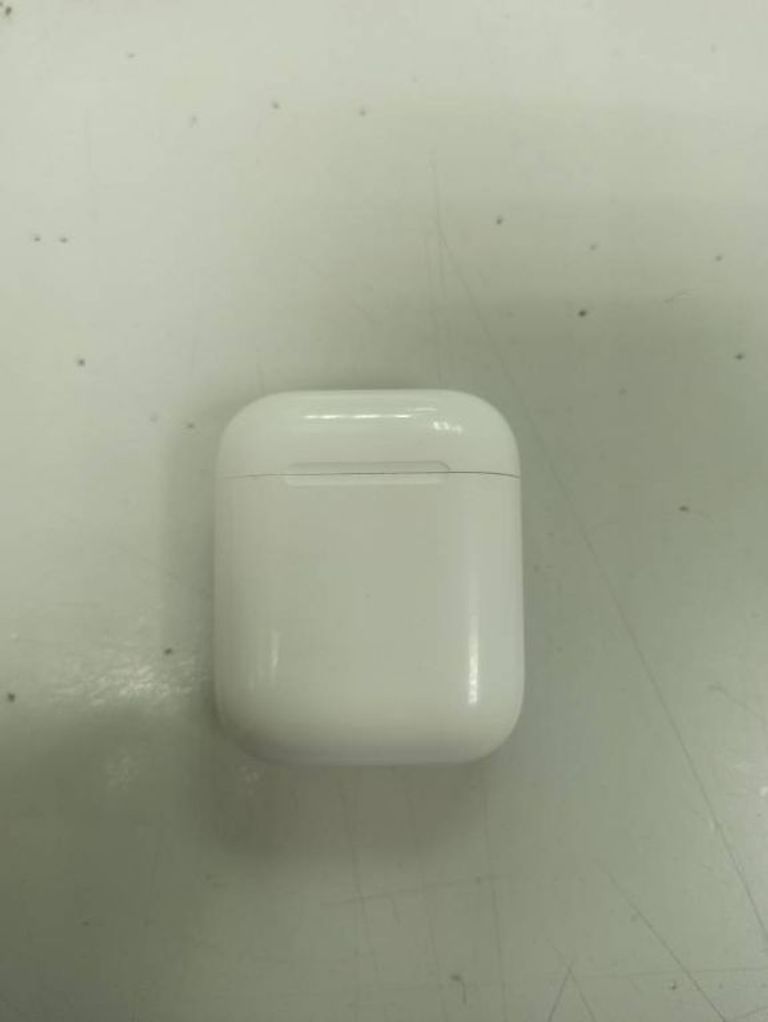 Apple airpods 2nd generation with charging case