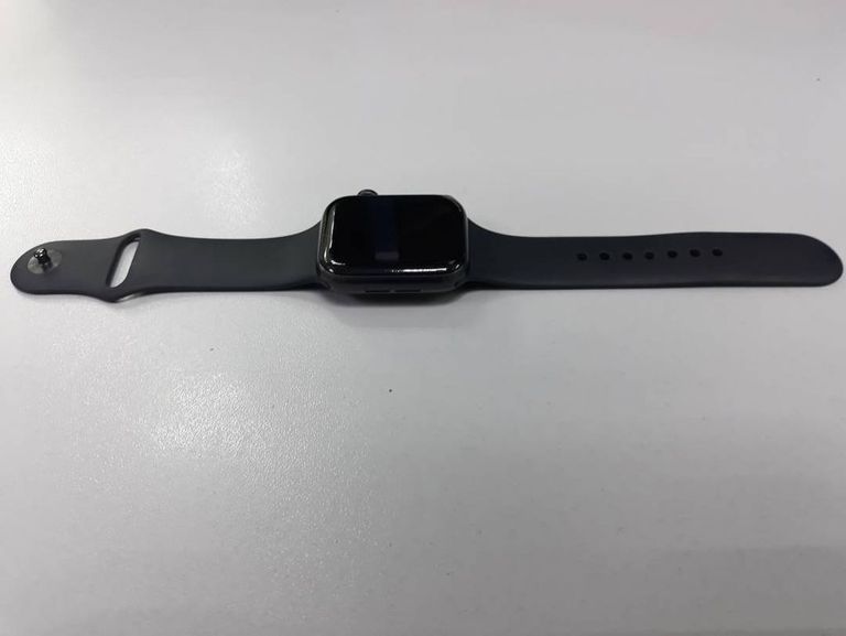 Apple watch se 44mm aluminum case