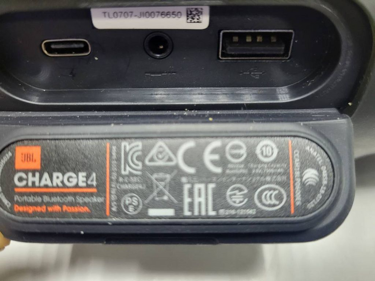 Jbl Charge 4 Black (JBLCHARGE4BLK)