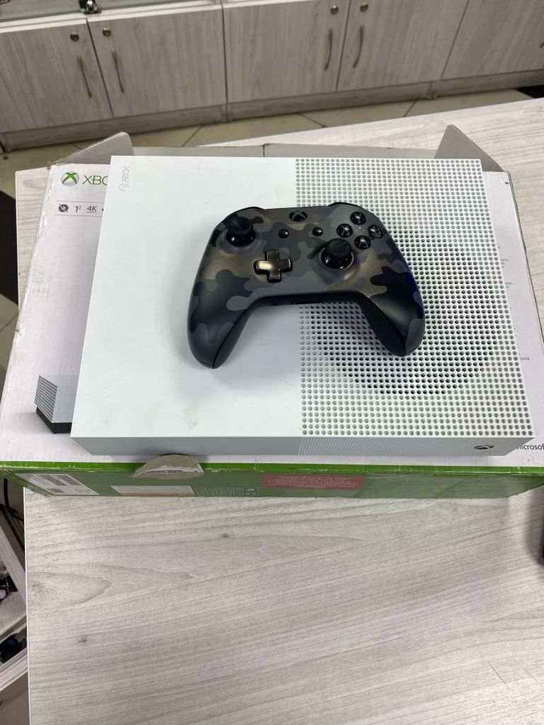 Купити Microsoft Xbox One S 1TB Б/У
