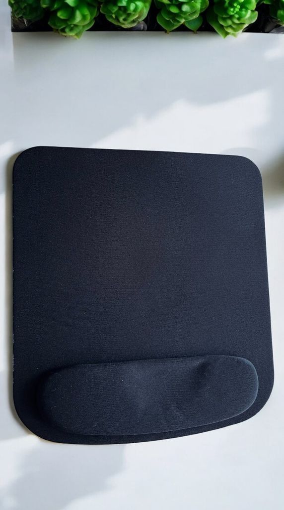 Купить Килимок для миші чорного кольору з ергономічною підставкою Б/У