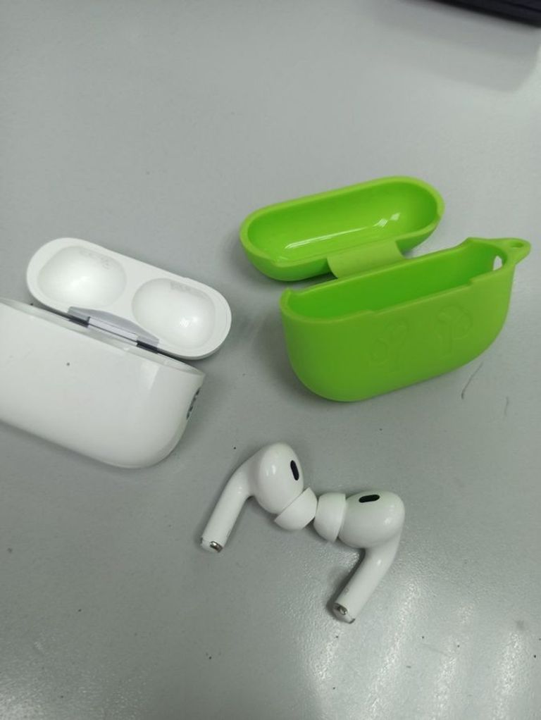 Купить Apple airpods pro 2nd generation Б/У