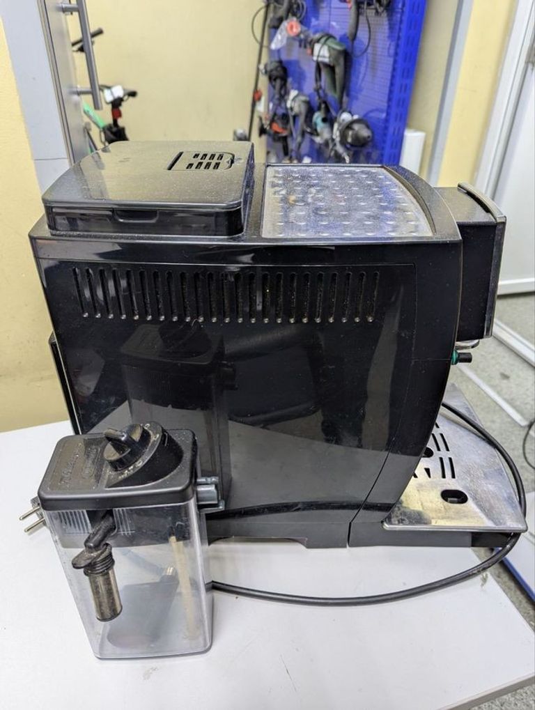 Дешево Delonghi ecam 23.460 b з ломбарду