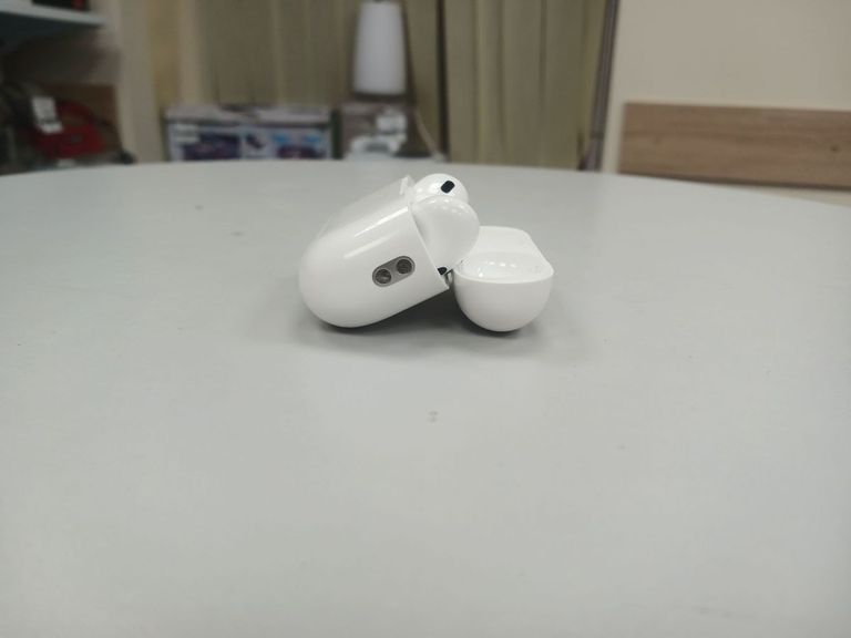 Дешево Apple airpods pro 2nd generation with magsafe charging case usb-c з ломбарду