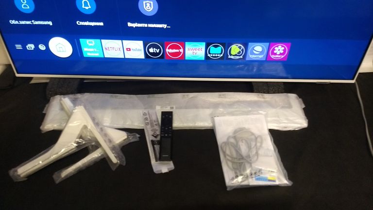 Дешиво Samsung UE50AU9010U Білий с ломбарда