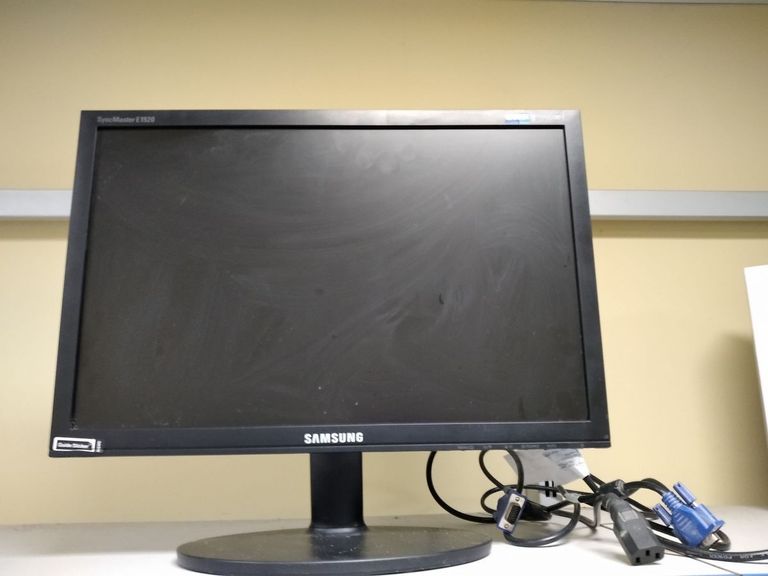 Купити Samsung e1920 Б/У