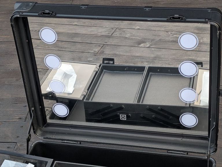 Оголошення Fashion з підсвіткою і дзеркалом Б/У