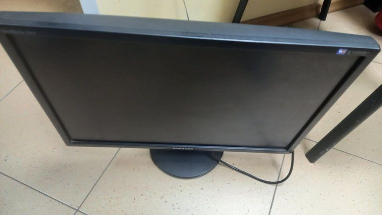 Купить Samsung 2243bw Б/У